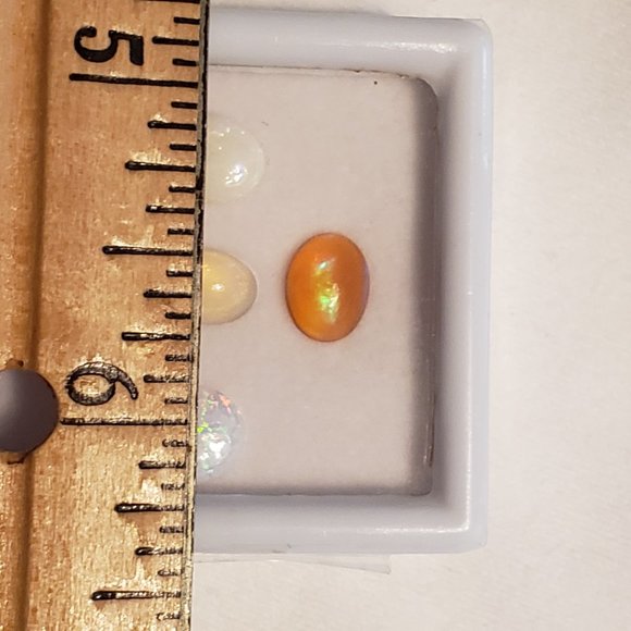 Lot of 5 opal loose gemstones in case  appr 3.60ct - Picture 2 of 4